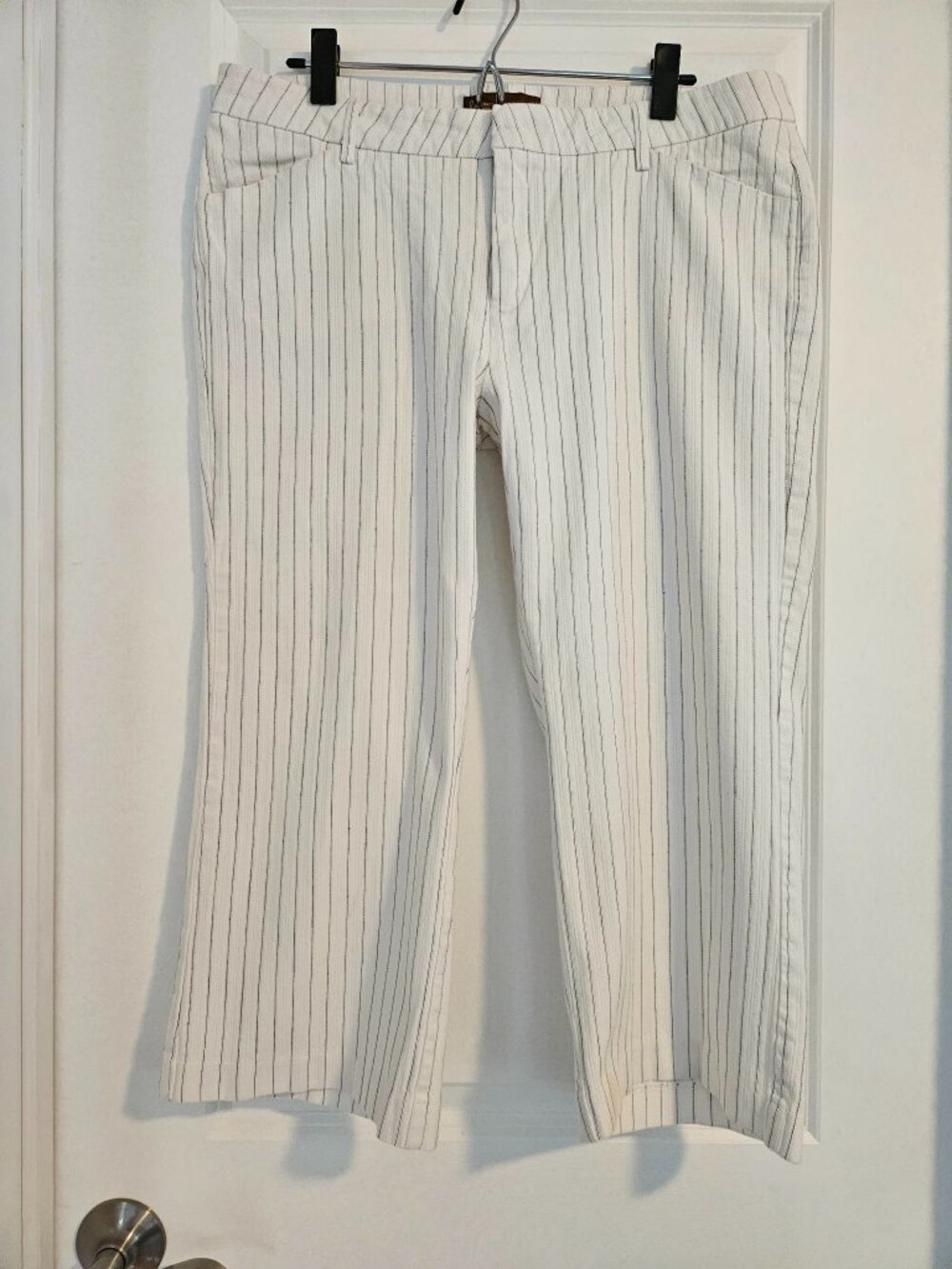 Lee One True Fit Pinstripe Capri Pants 15/16 Petite White & Black Straight Leg